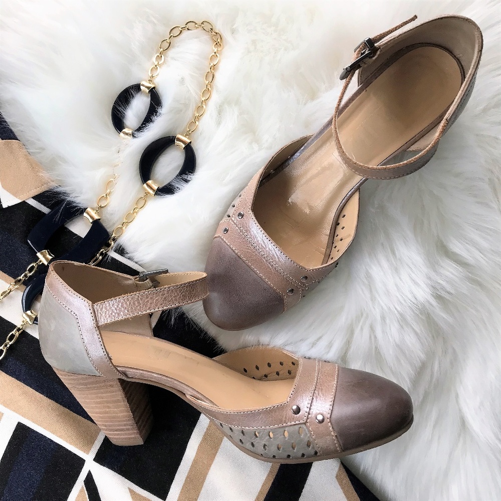 Fidgi Tan Leather Mary Jane Pumps